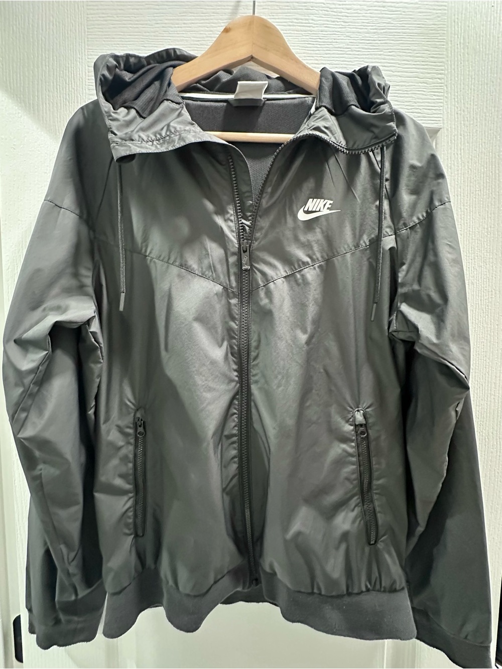 Nike Windrunner-style Hooded Full Zip Mesh-lined Windbreaker